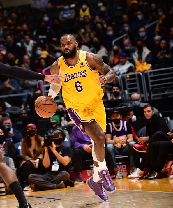 关于多特蒙德四强战惊险本菲卡，爱德华兹砍下8记关键球，全场沸腾的信息